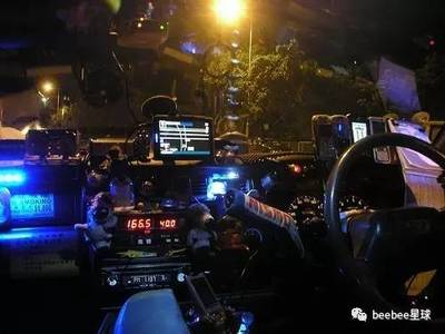 為什么香港出租車司機(jī)會同時使用10個手機(jī)？科技視角下的通訊設(shè)備租賃現(xiàn)象